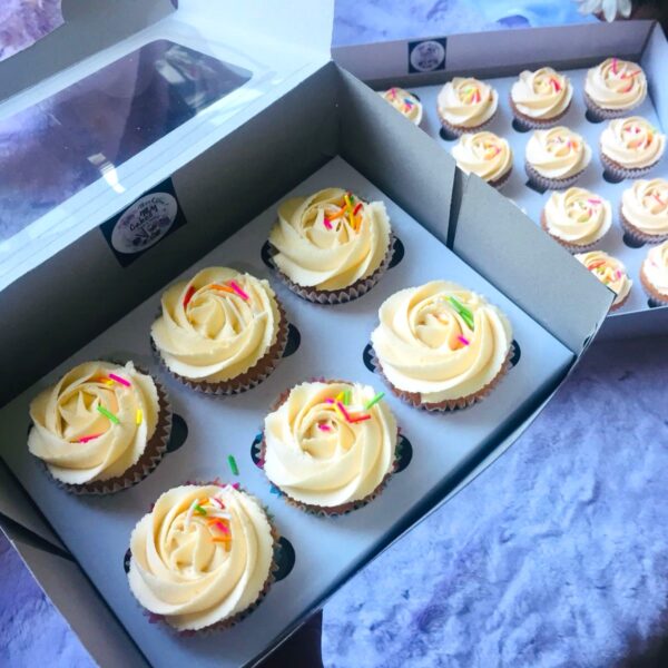 Classic Vanilla Cupcakes