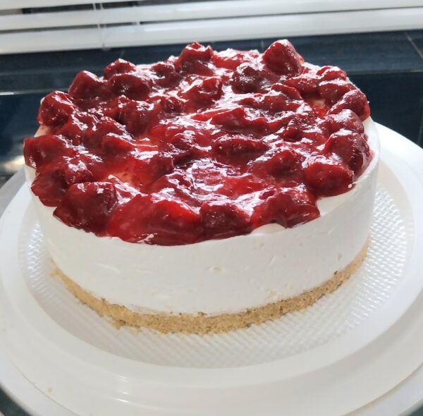 1Kg Creamy Cheesecake with Strawberry Topping