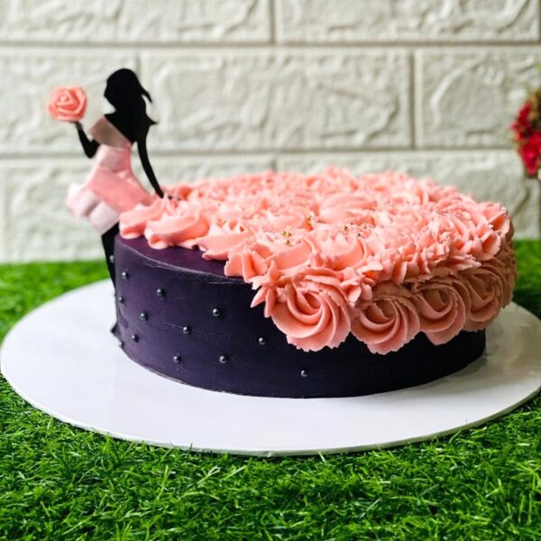 Sitting lady Silhouette Cake